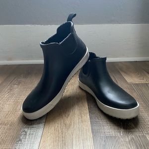 Universal Thread Boots *Size 11*